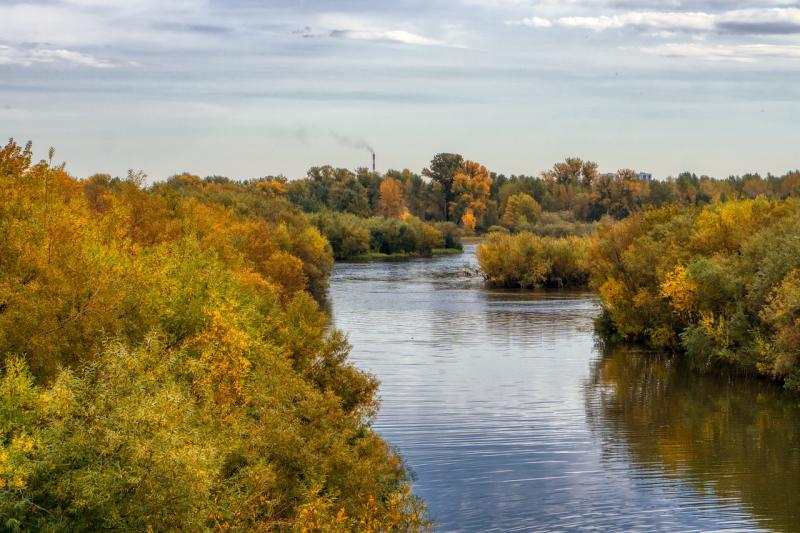 Bề mặt sông Yenisei êm ả, hiền hoà