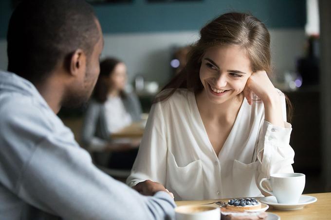 Mỉm cười một cách tự nhiên