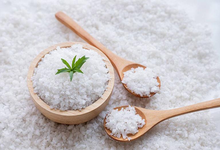 Sử dụng tẩy tế bào chết hàng ngày