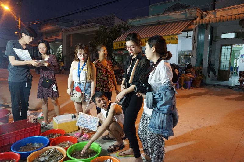 Sự thân thiện và hiếu khách của người dân