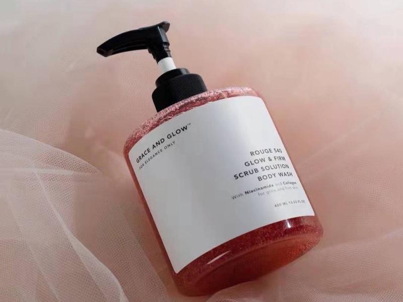 Sữa tắm tẩy da chết Grace and Glow Rouge 540 Scrub Solution Body Wash