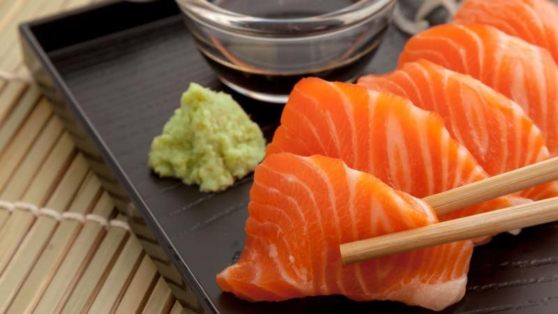 Mẹ bầu cần thận trọng với Sushi chưa được nấu chín