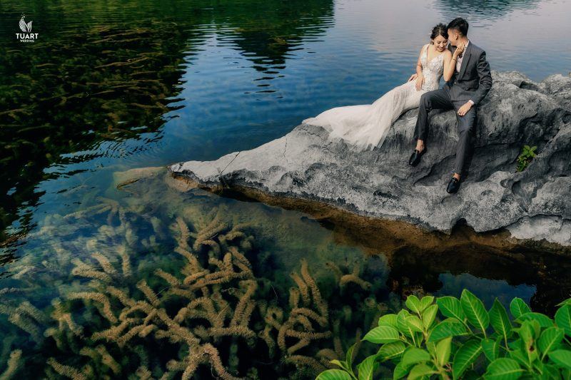 Vẻ đẹp rạng rỡ của cặp đôi được tôn lên nét tự nhiên