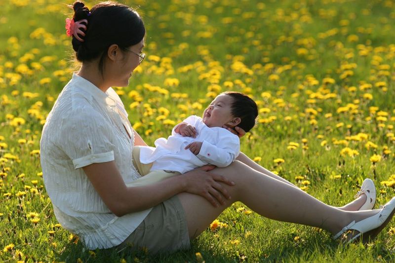 Tắm nắng cho bé liên tục trong vài tháng