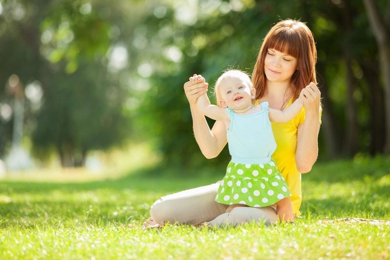 Tắm nắng cho trẻ quá sớm