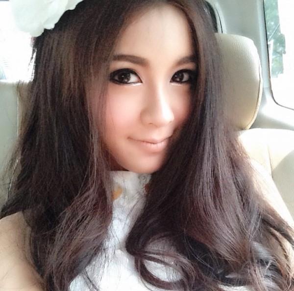 Cận cảnh gương mặt xinh đẹp của Film