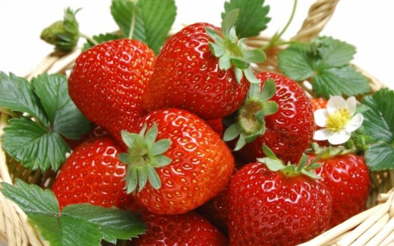 Tẩy da chết bằng dâu tây