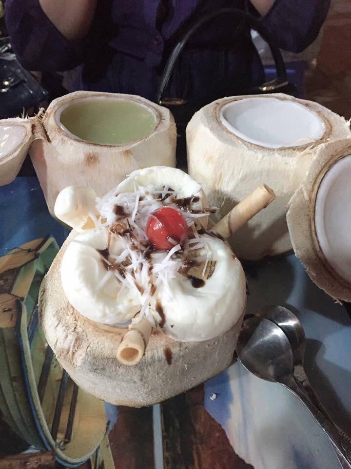 Bên trên là kem, bên dưới là dừa