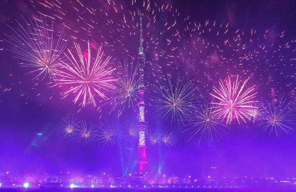 Tháp Ostankino lung linh về đêm