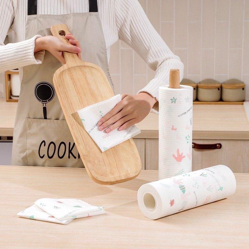 Dùng giấy lau tiện lợi và đỡ mất thời gian giặt giũ như khăn lau thông thường