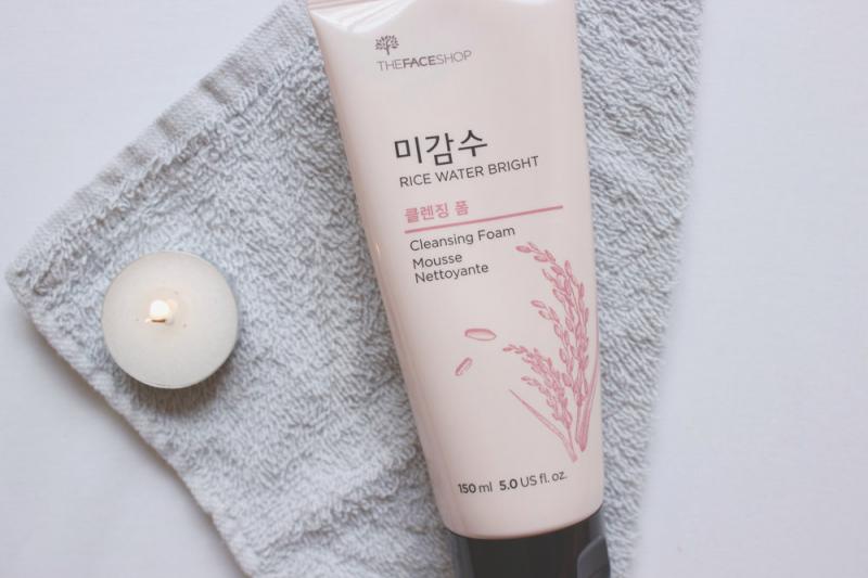 Sữa rửa mặt làm sáng da Thefaceshop Rice Water Bright Facial Foaming Cleanser