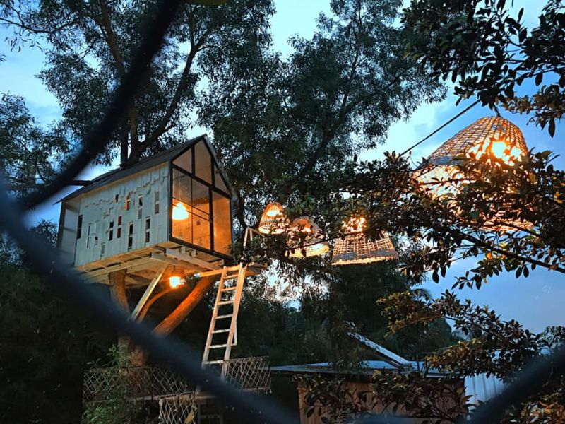 The Fish Hostel & Restaurant
