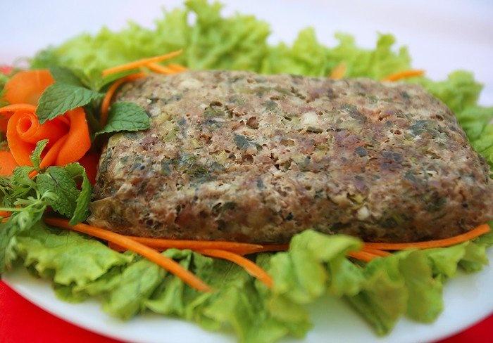 Thịt lợn băm gói lá dong nướng