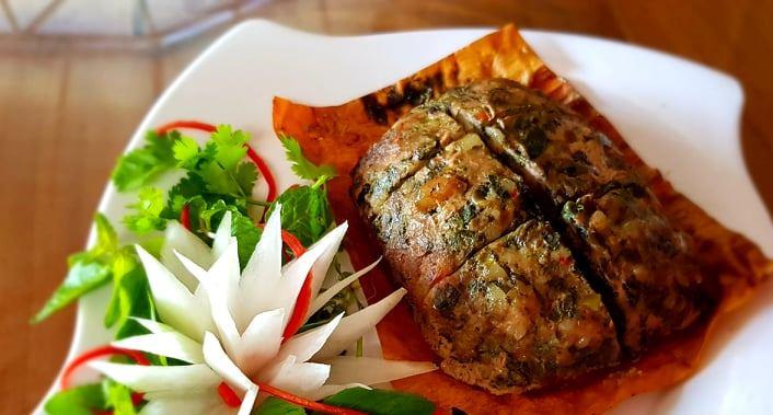 Thịt lợn băm gói lá dong nướng