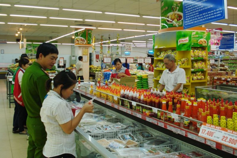 Thông báo cho cơ quan chức năng những cơ sở bán thực phẩm bẩn