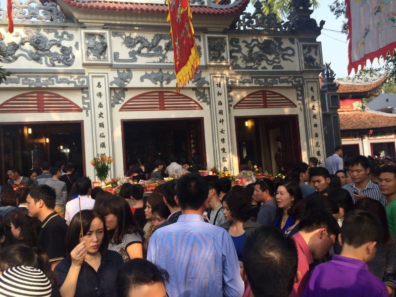 Kinh nghiệm đi lễ Phủ Tây Hồ, cách sắm lễ, cầu tài lộc