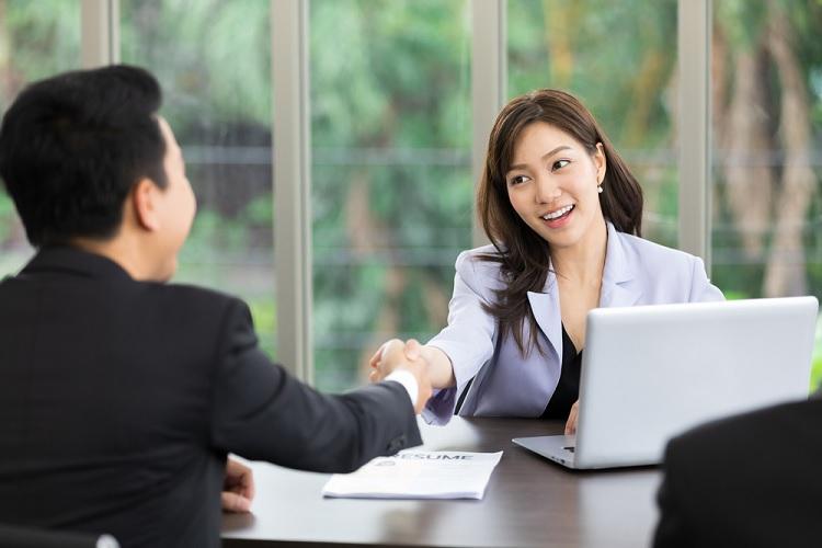 Thu nhập của công việc gần thời điểm này nhất mà bạn làm là bao nhiêu?