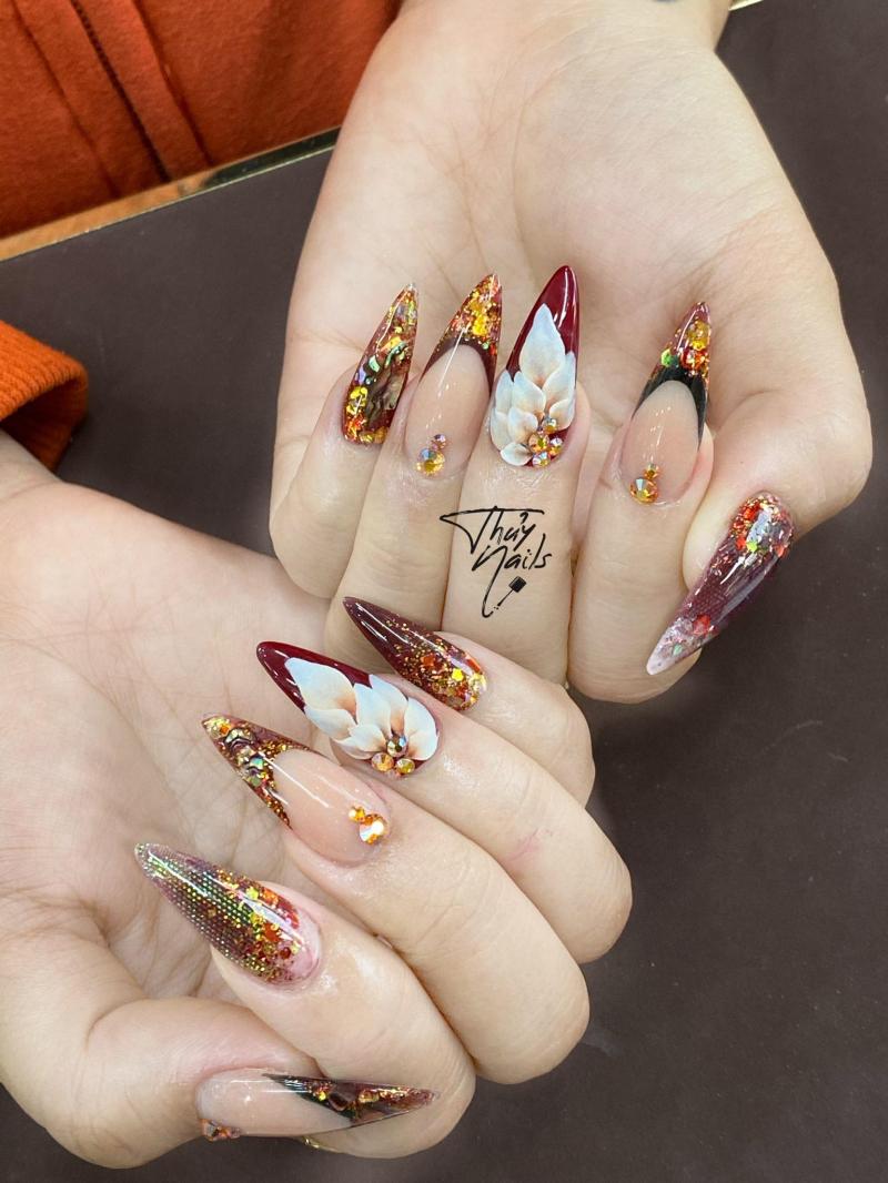 Thuỷ nail