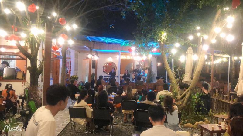 Tiệm Cà Phê Chiều Thứ 7