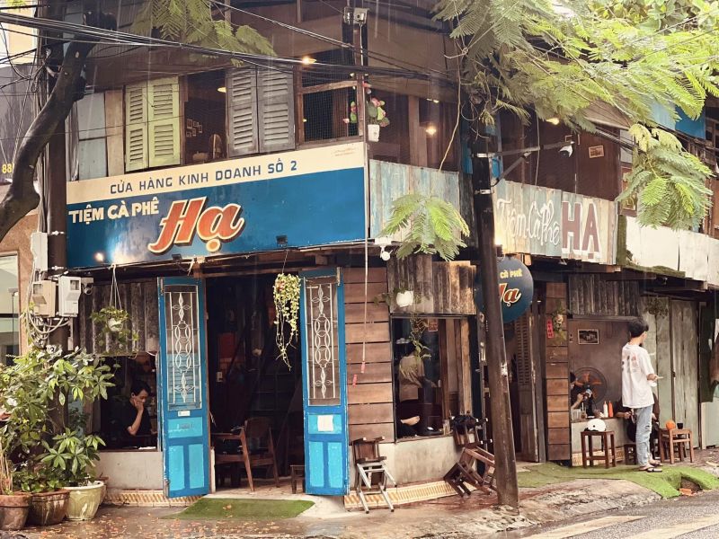 Tiệm Cà Phê Hạ