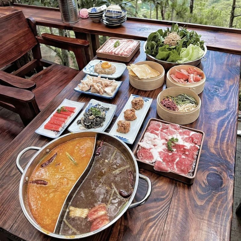 Tiệm Lẩu Thông Giông