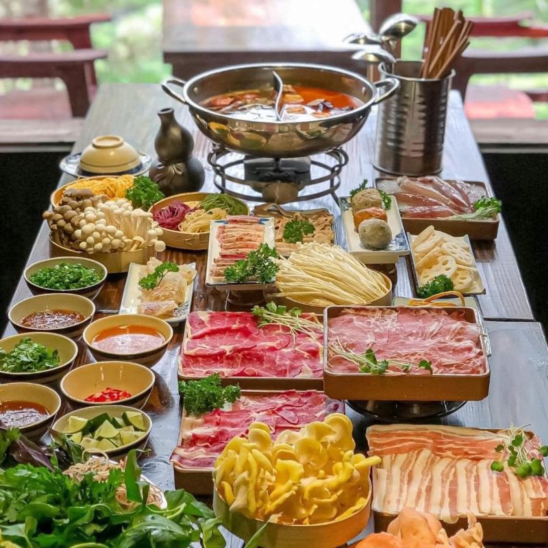 Tiệm Lẩu Thông Giông