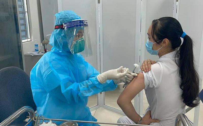 Tiêm phòng COVID-19 đầy đủ trước khi nhập học