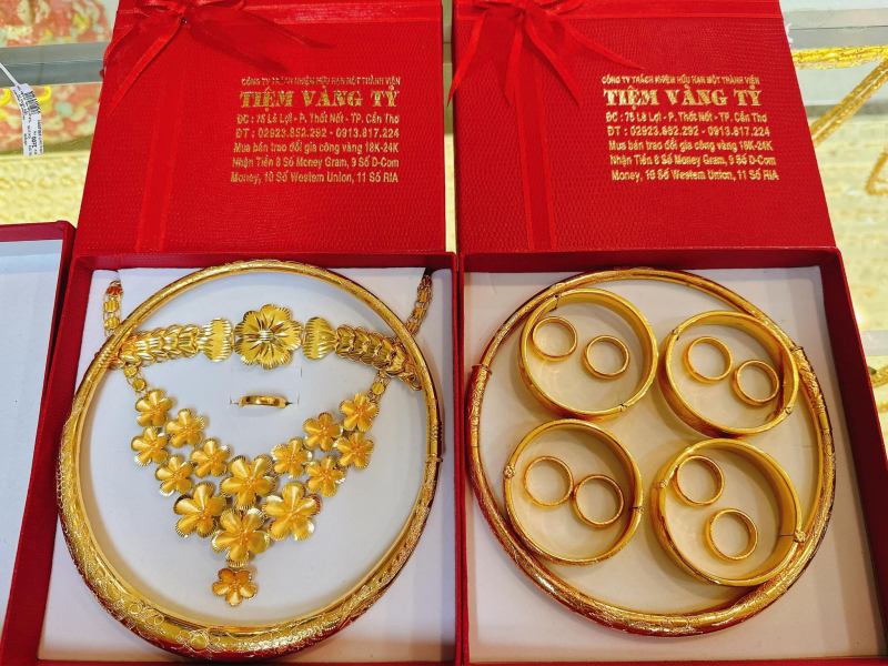 Tiệm vàng Tỷ