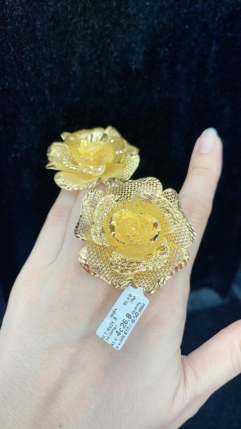 Tiệm vàng Hồng Nga