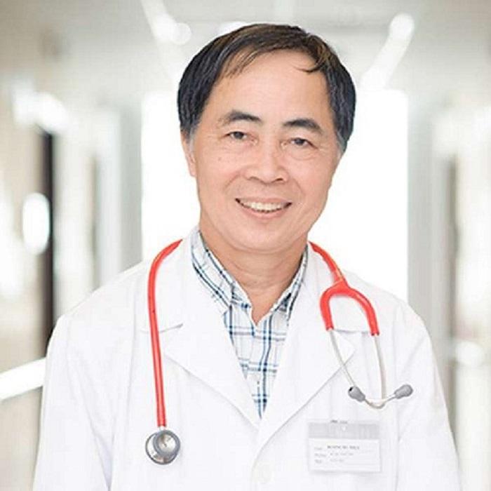 Bác sĩ Dương Bá Trực luôn tâm huyết với nghề và yêu thương trẻ nhỏ