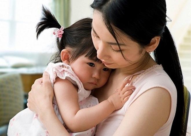 Tình huống khó xử: Trẻ bị ốm, mệt nhưng phụ huynh vẫn đưa trẻ đến lớp