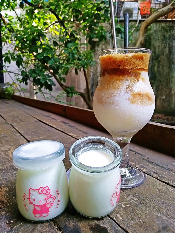 Tổ Chim Xanh Bluebirds' Nest