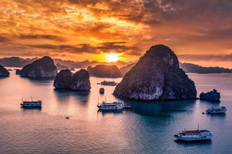 Hạ Long đẹp như tranh