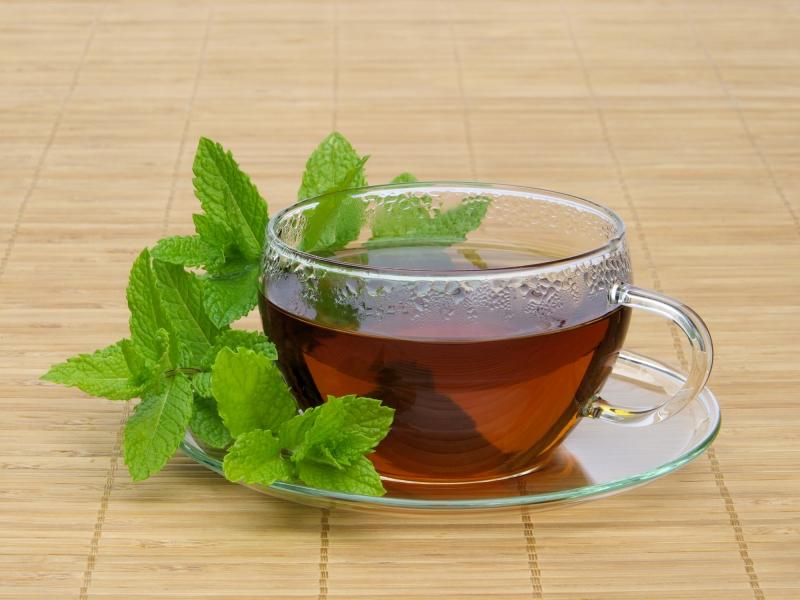 Trà bạc hà nóng.