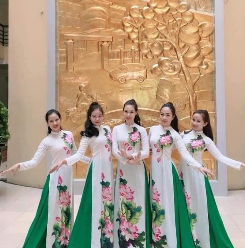 Trang phục Biểu diễn Hồng Hạnh