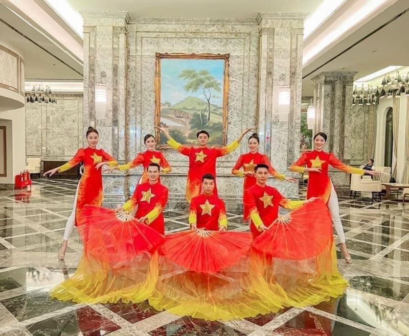 Trang phục biểu diễn Hường Phượng