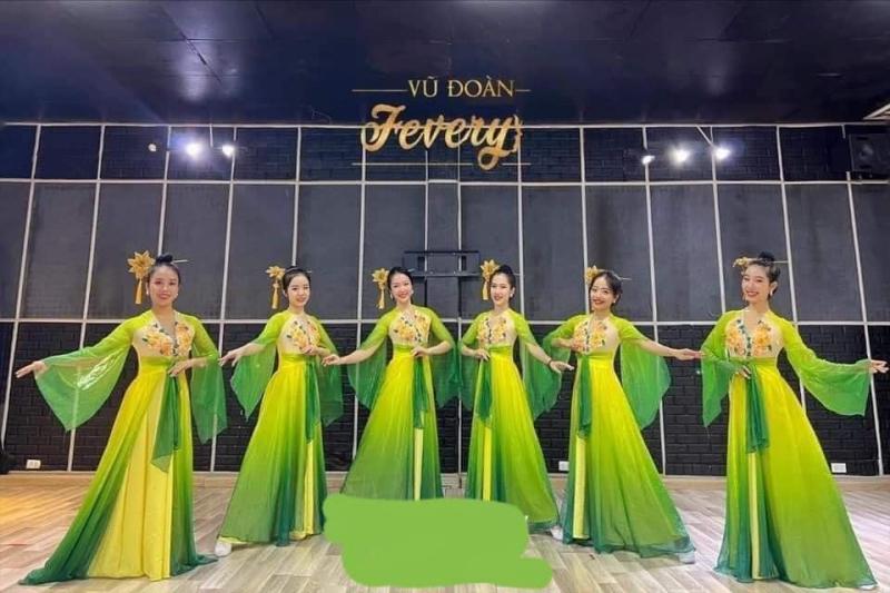Trang phục biểu diễn Minh Tâm - Đà lạt