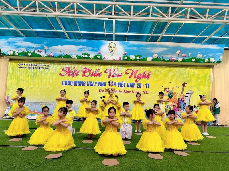 Trang phục biểu diễn Ngọc Thảo