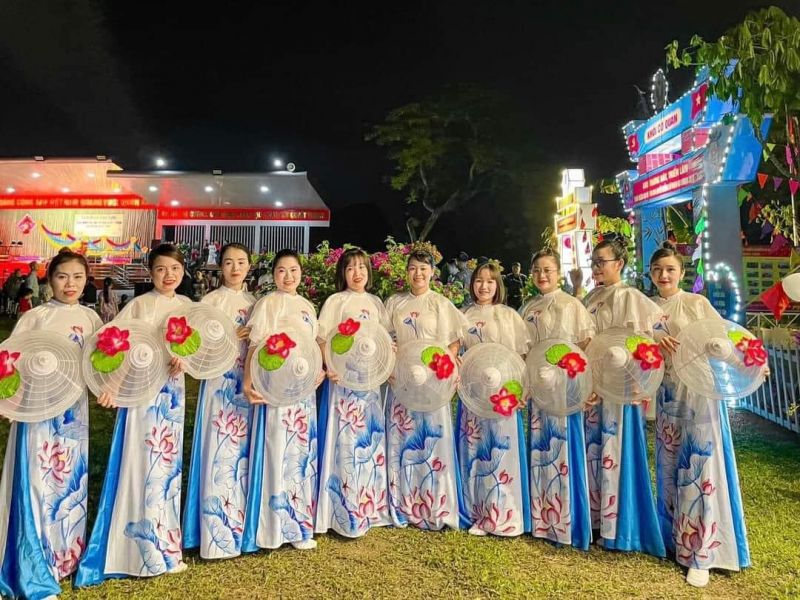 Trang Phục Biểu Diễn Phan Thương