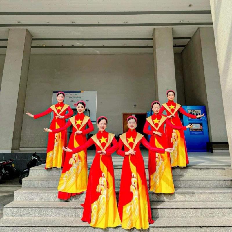 Trang phục biểu diễn Thuỷ Tiên