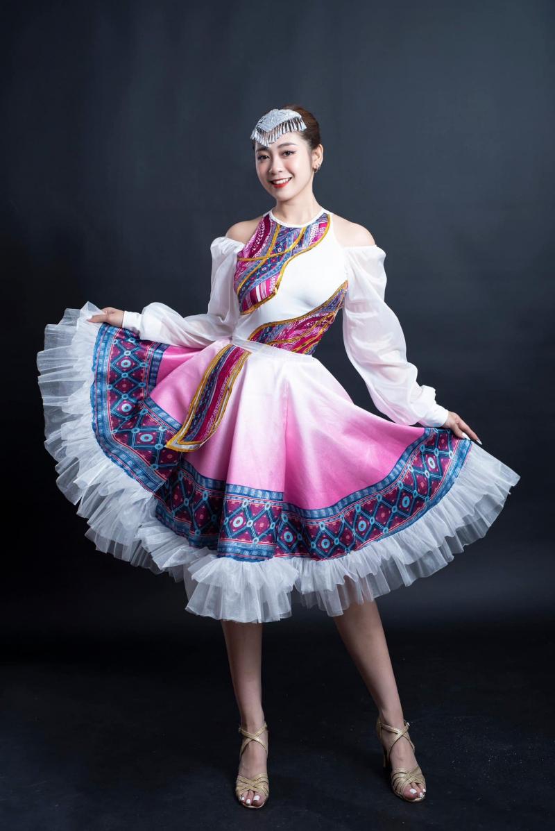 Trang Phục Biểu Diễn Vân Anh