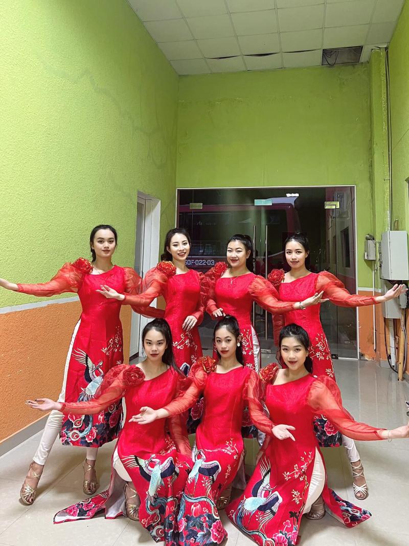 Trang phục biểu diễn Vũ Đoàn Hải Yến