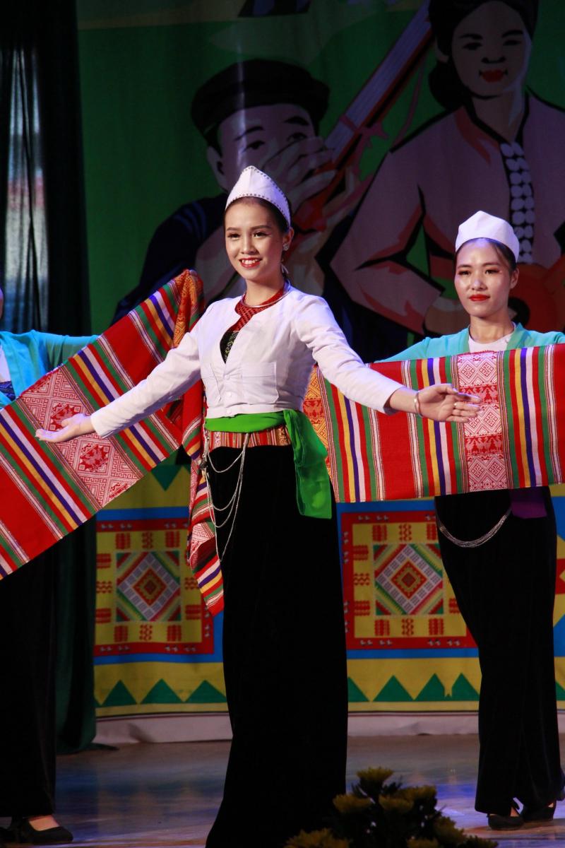 Trang phục Mường thanh thoát trong lễ hội