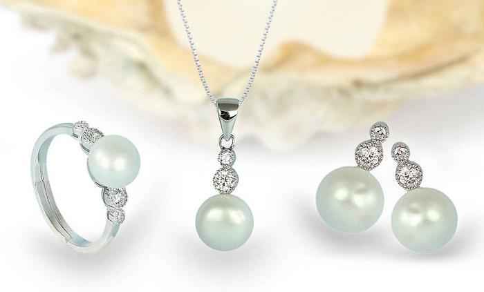Tặng trang sức ngày Valentine