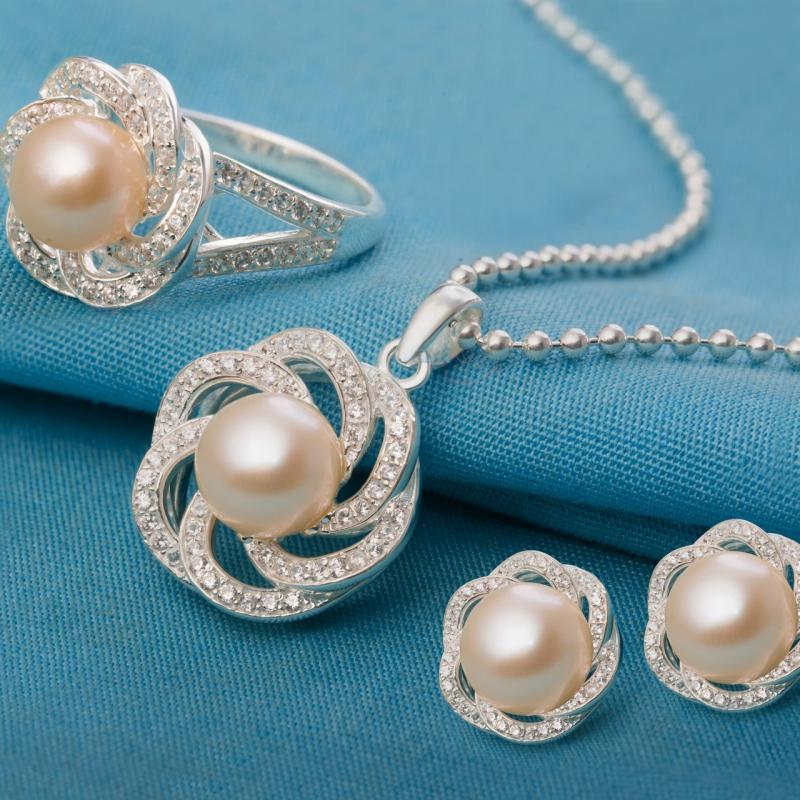Trang sức luôn là món quà được nhiều người vợ ưa thích