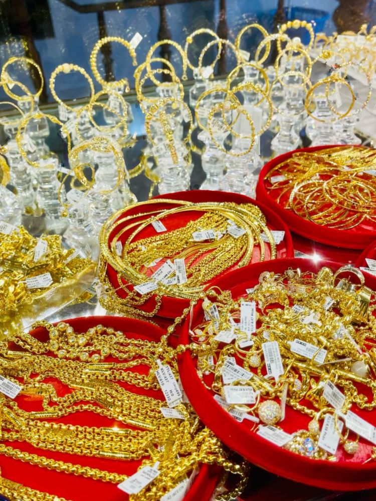 Trang sức Kim Cương