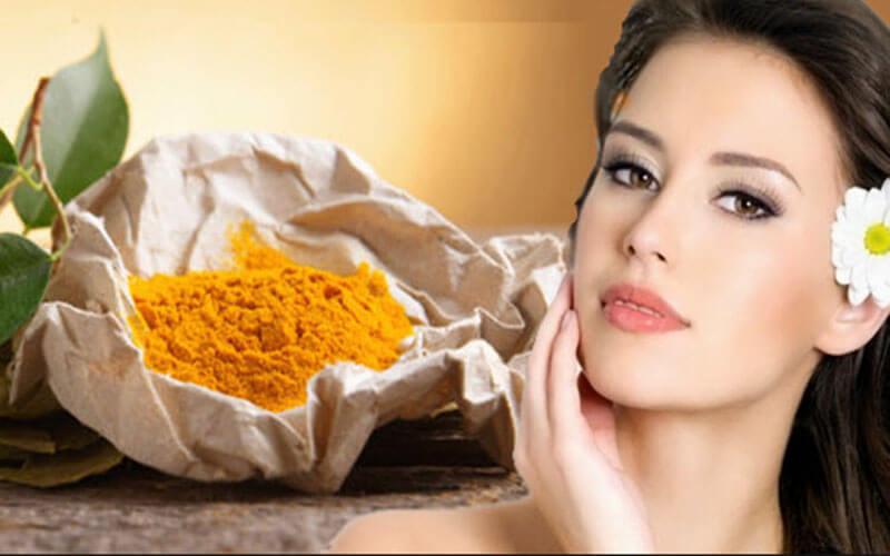 Đắp mặt nạ tinh bột nghệ là một phương pháp trị mụn hiệu quả