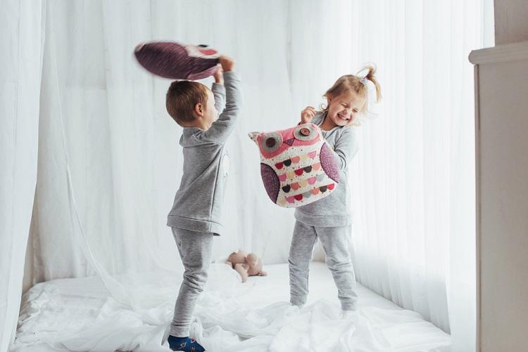 Trò chơi vận động: Ném gối