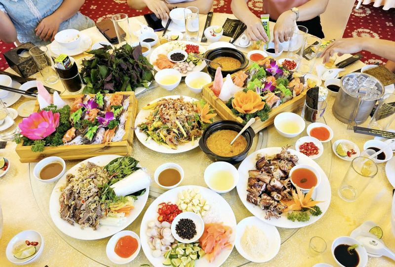 Trung Tâm Hội Nghị - Nhà Hàng Hoàng Gia Tiến Lộc