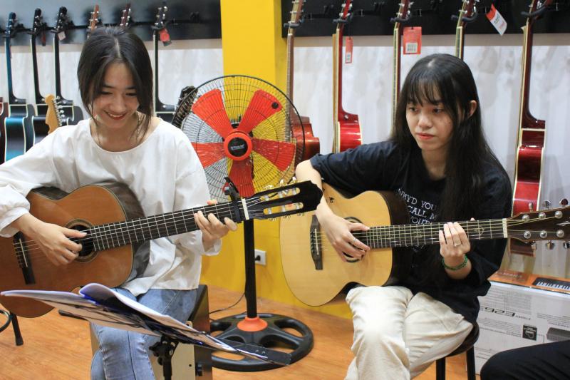 Trung Tâm Học Đàn Guitar 123